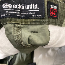 Load image into Gallery viewer, Ecko Unlimited Cargo Shorts Mens 44 Green Camo Y2K Vintage 90s