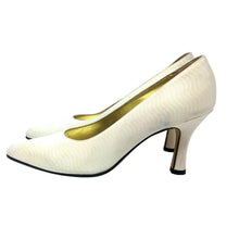 Load image into Gallery viewer, Pancaldi Pumps Womens Size 7 White Striped Heels