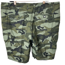 Load image into Gallery viewer, Ecko Unlimited Cargo Shorts Mens 44 Green Camo Y2K Vintage 90s