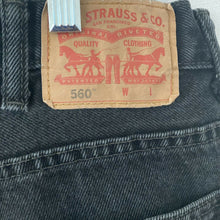 Load image into Gallery viewer, Levis 560 Jeans Mens Black Denim Size 42x34