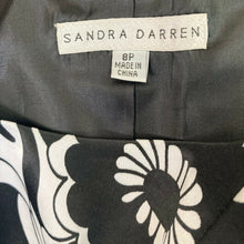 Load image into Gallery viewer, Sandra Darren Womens Black and White Floral Sleeveless Top 8P