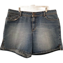 Load image into Gallery viewer, Venezia Shorts Bermuda Plus Size 18 Womens Medium Wash High Rise