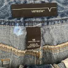 Load image into Gallery viewer, Venezia Shorts Bermuda Plus Size 18 Womens Medium Wash High Rise