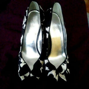 Michaelangelo Womens Black and White Peep Toe Heels