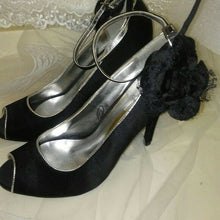 Load image into Gallery viewer, Women&#39;s Black Heels Silver Trim n Flower Size 8