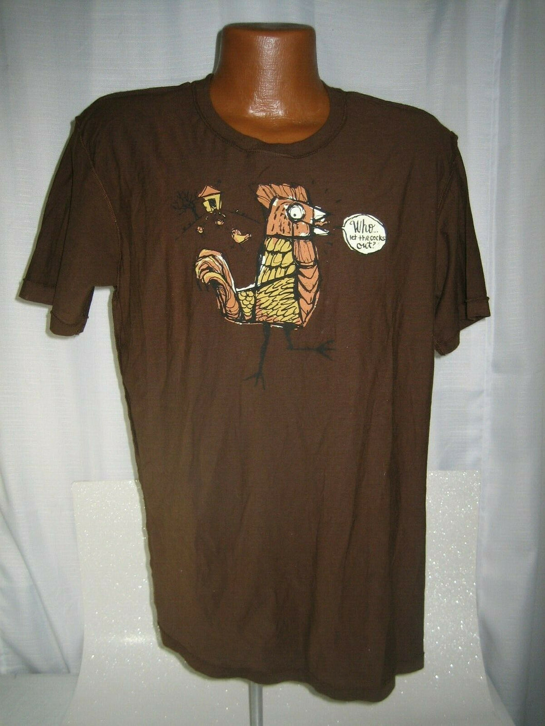 WHO LET THE COCKS OUT? T-SHIRT ADULT SIZE XL FUNNY CHICKEN INSIDE OUT HOLLISTER