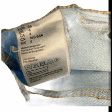 Load image into Gallery viewer, Divided H&amp;M Light Wash Denim Short Shorts Womens Size 4