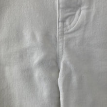 Load image into Gallery viewer, Simply Vera Vera Wang Shorts Womens White Denim Size 8 Stretch Bermuda Cuffed