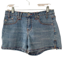 Load image into Gallery viewer, Vintage 90s LA Blues Shorts Denim Light Wash Embroidered Pockets Size 6