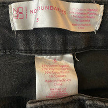 Load image into Gallery viewer, No Boundaries Shorts Denim Button Fly Womens Juniors Size 5