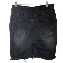 Load image into Gallery viewer, Risen Shorts Bermuda Denim Black Stretch Wasit Womens Size 1XL Raw Hem
