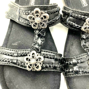 Minnetonka Open Toe Slip in Leather Sandals 6 70020
