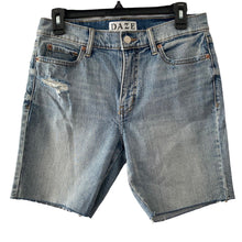 Load image into Gallery viewer, Daze Shorts lulus Denim Bermuda Womens Size 28 Stretch Light Wash Distressed