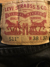 Load image into Gallery viewer, Levis 511 Mens Dark Wash Black Denim Jeans Size 38x32