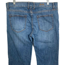 Load image into Gallery viewer, C&amp;V Chelsea &amp; Violet Boyfriend Jean Womens Light Wash Size 29