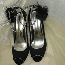 Load image into Gallery viewer, Women&#39;s Black Heels Silver Trim n Flower Size 8