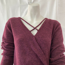 Load image into Gallery viewer, Pleione Women’s Burgundy Red Pullover Sweater Medium