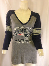 Load image into Gallery viewer, Patriots Womens Superbowl XLIX Champions Gray and Blue Long Sleeve Tshirt XL