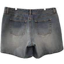 Load image into Gallery viewer, Venezia Shorts Bermuda Plus Size 18 Womens Medium Wash High Rise