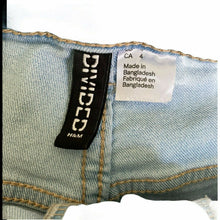 Load image into Gallery viewer, Divided H&amp;M Light Wash Denim Short Shorts Womens Size 4