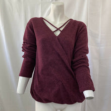 Load image into Gallery viewer, Pleione Women’s Burgundy Red Pullover Sweater Medium