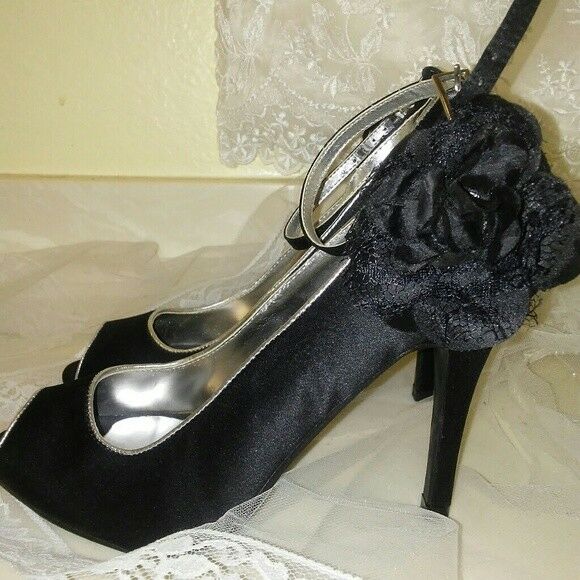 Women's Black Heels Silver Trim n Flower Size 8